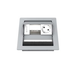 Kindermann CablePort standard² 2-fach Tischeinbaugehäuse 1x Strom Edelstahl 7492000031 Kompakte & effiziente Anschlusslösung für moderne Arbeitsplätze! Das Kindermann Tischeinbaugehäuse ist die ideale Lösung für Büros, Konferenzräume und Schulungsumgebungen, die eine platzsparende, flexible und professionelle Medienintegration benötigen. Durch sein kompaktes Design und den modularen Aufbau kann es individuell mit Netzwerk-, USB- und AV-Anschlüssen bestückt werden. Einfache & schnelle Installation – ideal für den Einbau in Konferenztische, Schreibtische & Medieneinheiten Leermodul mit 1 x Strom (Schuko) Pulverbeschichtet RAL 9006 Netzanschluss mit 3-poligem GST 18 Stecker Individuell bestückbar mit Konnectflex 45 click Blenden (7464000xxx) Schnelle Blenden-Montage mit Schnappmechanik Ruhige Optik durch frontbündige Schnittstellen Kompatibel zu Neets Mediensteuerung, USB-Ladeadaptern, EnOcean Vereinfachter Tischeinbau durch Montage von oben Flächenbündiger Einbau möglich Für Tischplatten bis 40 mm Stärke Einbautiefe 65 mm Ausschnitt: 137 x 170 mm Außenmaß: 160 x 190 mm Die perfekte Lösung für smarte Arbeitsplätze! Mit dem Kindermann Tischeinbaugehäuse optimieren Sie Ihre Arbeitsumgebung für eine effiziente Strom- und Datenversorgung in jeder Situation.