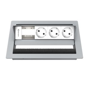 Kindermann CablePort standard² 4-fach Tischeinbaugehäuse, 3x Strom 7492000073 Effiziente Anschlusslösung für professionelle Arbeitsplätze! Das Kindermann Tischeinbaugehäuse integriert platzsparend, elegant und funktional Strom-, Netzwerk-, USB- und AV-Anschlüsse in Tische oder Medieneinheiten. Mit seinem modularen Aufbau und hochwertigen Design sorgt es für eine perfekte Organisation und eine professionelle Medienintegration. Modernes & dezentes Design – für eine diskrete Integration in Arbeitsflächen & Möbel Leermodul mit 3 x Strom (Schuko) Individuell bestückbar mit Konnect flex 45 click Blenden Pulverbeschichtet RAL 9006 Einbautiefe 65 mm Ausschnitt 227 x 170 mm Für Tischplatten bis 40 mm Stärke Außenmaß: 250 x 190 mm