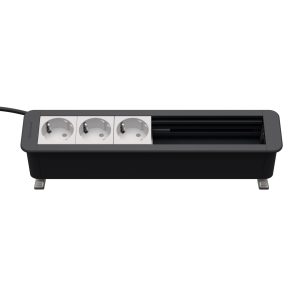 Kindermann CablePort Office Desk – 6-fach Steckdosenleiste (3x Strom, 3x Leerfelder) 7550000303 Mehr Anschlussmöglichkeiten für Ihr Büro – Flexibel, leistungsstark, individuell anpassbar. Die Kindermann Steckdoseneinheit bietet eine intelligente Lösung für die Stromversorgung und Integration zusätzlicher Funktionen an Ihrem Arbeitsplatz. Mit 3 Stromanschlüssen und 3 Leerfeldern für individuelle Erweiterungen, ist diese Steckdosenleiste perfekt für alle, die ihre Büroinfrastruktur flexibel gestalten möchten. 3x Stromanschlüsse, 3x Leerfelder Netzzuleitung mit GST18 Stecker, ca. 1 m lang Profilfarbe: ähnlich schiefergrau RAL7015 Steckdosen weiß RAL9003 Außenmaß: 310 x 67 x 77 mm