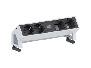Bachmann DESK2 Steckdoseneinheit 2xSchuko 2xModul Strom 0,2m 902.211 Entdecken Sie die Bachmann DESK2 Steckdoseneinheit, die perfekte Lösung für Ihre Energiebedürfnisse im Büro oder Zuhause. Mit zwei Schuko- und zwei Modulanschlüssen bietet diese Steckdoseneinheit eine effiziente und vielseitige Stromversorgung in einer kompakten Größe von 0,2m. 2x Schuko-Anschlüsse: Zuverlässige Stromversorgung für Ihre wichtigsten Geräte. 2x Modul-Anschlüsse: Flexibel einsetzbar für spezifische Anforderungen und Geräte. Kompakte Größe: Mit einer Kabellänge von nur 0,2m für eine platzsparende Installation. Modernes Design: Passt sich nahtlos in jede Arbeitsumgebung ein und sorgt für Ordnung und Stil. Aluminiumprofil Stromeingang 0,2m H05VV-F3G1,5mm mit GST18 inkl. Haltewinkel 2 Schutzkontaktsteckdosen mit Kinderschutz, schwarz 35° gedreht 2x Leermodul Lackiert in RAL 9010 Weiß Länge ca. 239mm Optimieren Sie Ihre Energieversorgung und verbessern Sie die Ästhetik Ihres Arbeitsplatzes mit der Bachmann DESK2 Steckdoseneinheit.